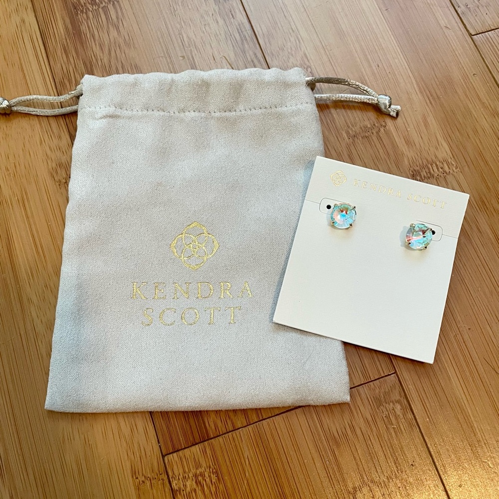 Kendra Scott Jolie Stud Earrings NWT